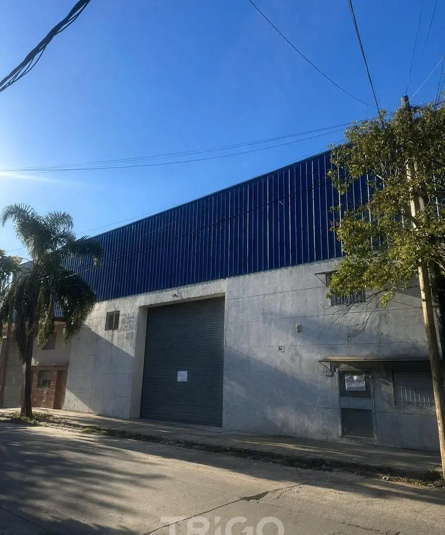 Depósito 900m2 en alquiler a 4 cuadras de Av. Gral. Paz en Lomas del Mirador 1