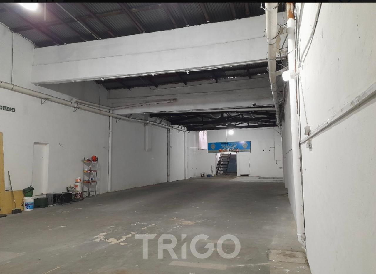 Foto de OPORTUNIDAD DE FINANCIACIÓN Depósito doble Galpón en venta en Villa Sarmiento Morón Acceso Oeste, imagen 3