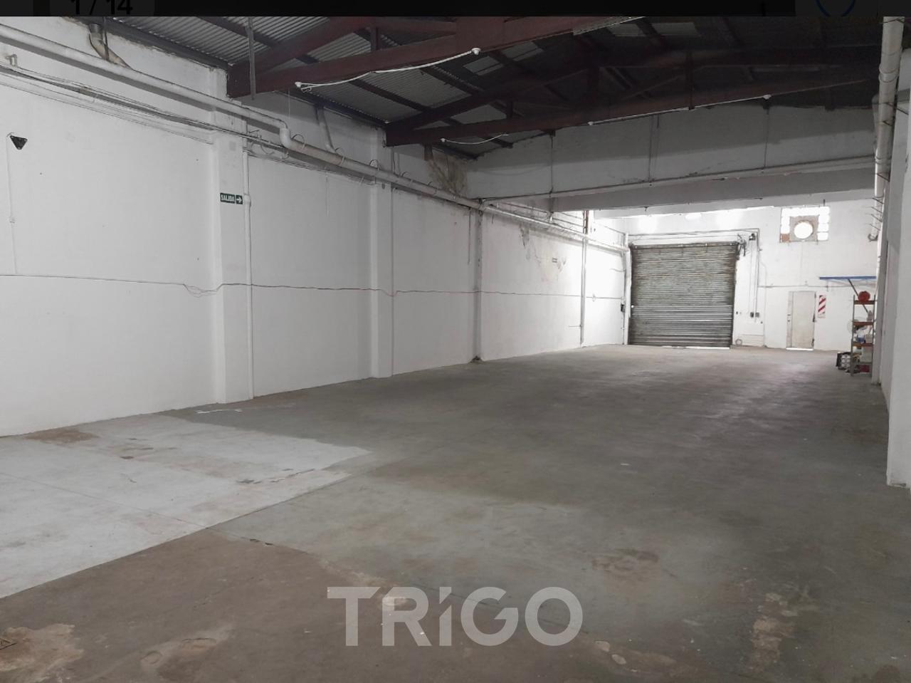Foto de OPORTUNIDAD DE FINANCIACIÓN Depósito doble Galpón en venta en Villa Sarmiento Morón Acceso Oeste, imagen 2