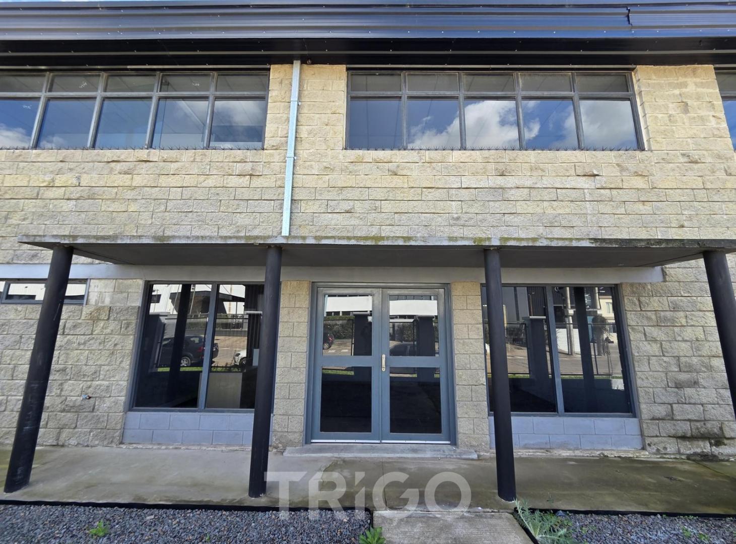 Foto de Oportunidad. Galpón de 1350m2 en venta y alquiler Polo industrial, imagen 3