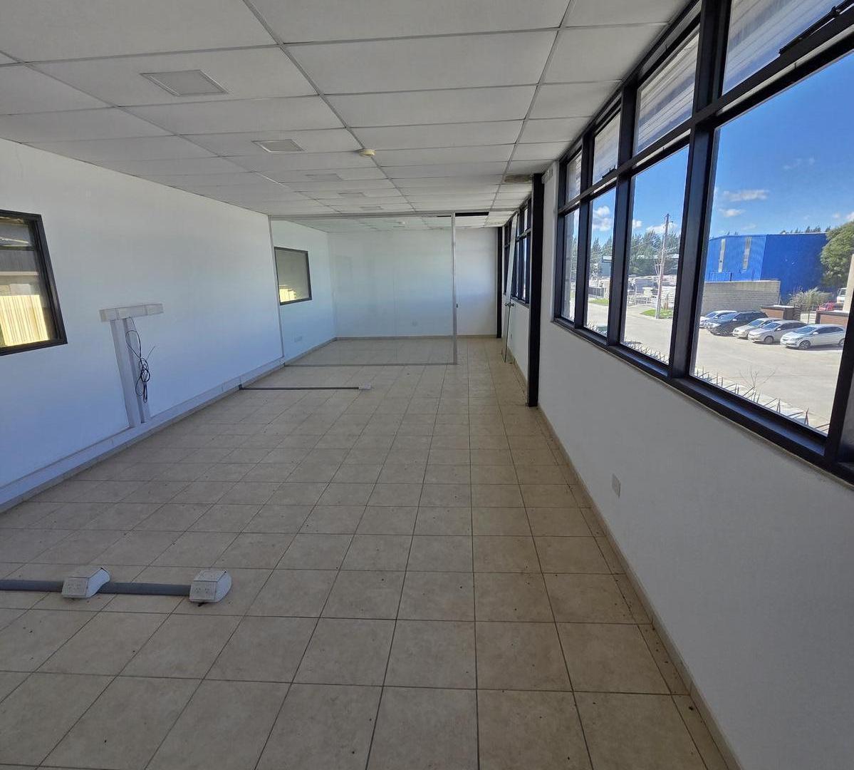 Foto de Oportunidad. Galpón de 1350m2 en venta y alquiler Polo industrial, imagen 5