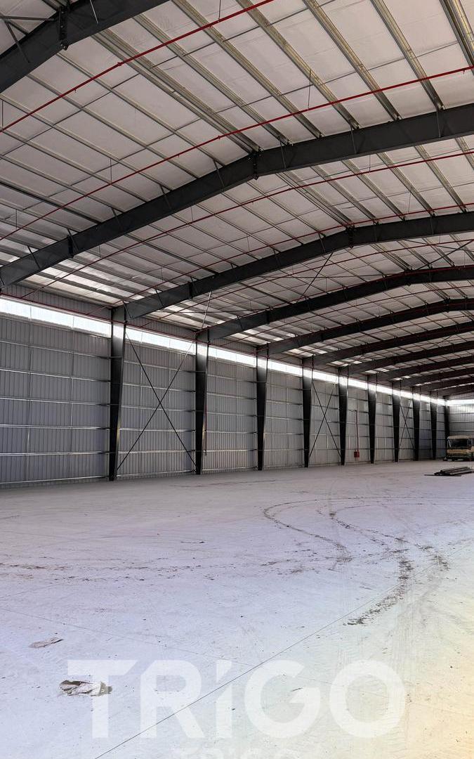 Nave Industrial en alquiler 6.400 m2 dentro de predio cerrado en Moreno a 7 min de Acceso Oeste
