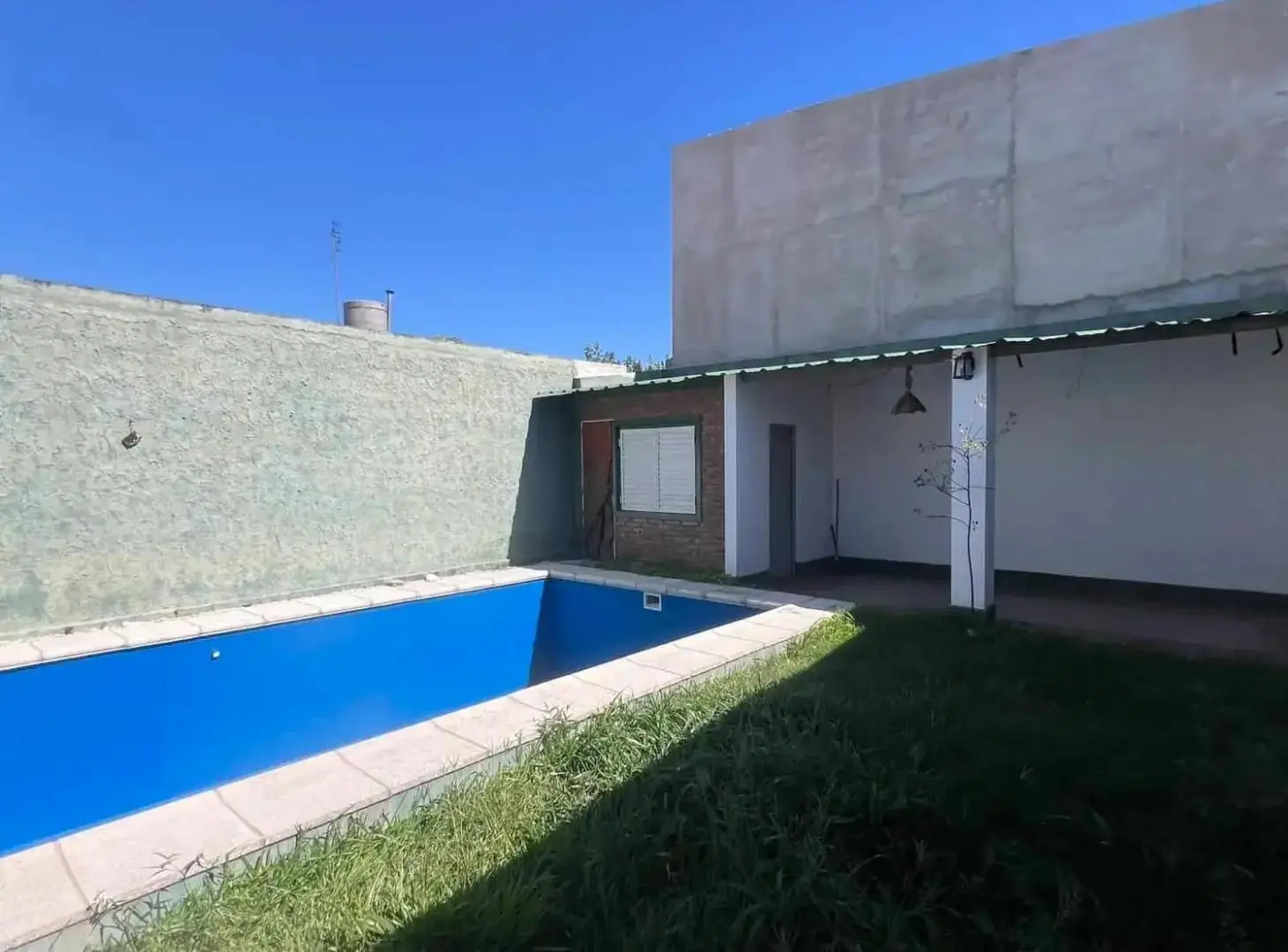 ESPORA 4567 GRAN INMUEBLE 4 DORM Y PATIO
- EN VENTA 2