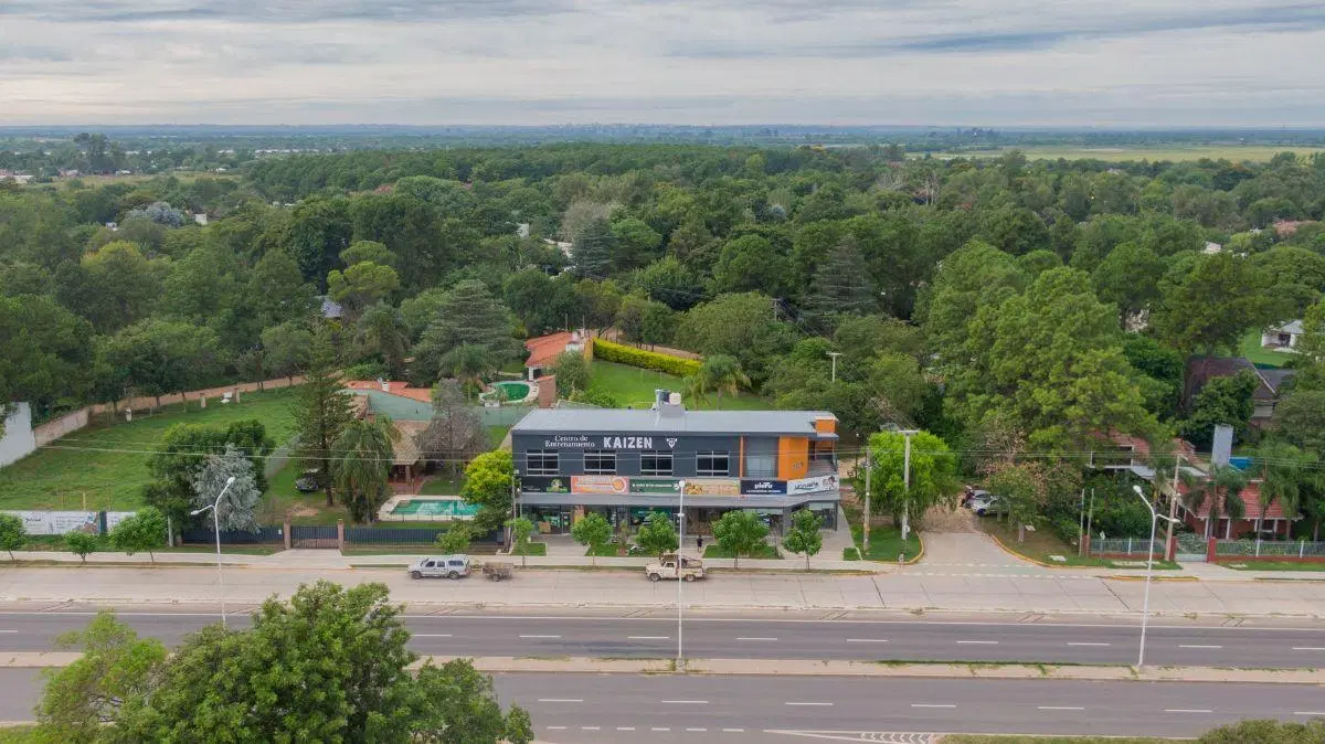 EXCLUSIVO SALON COMERCIAL EN ALQUILER SOBRE RUTA 1 – KM 2.5 2
