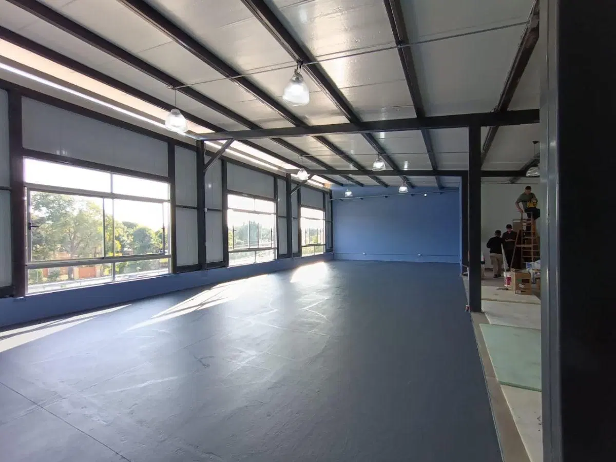 EXCLUSIVO SALON COMERCIAL EN ALQUILER SOBRE RUTA 1 – KM 2.5 1