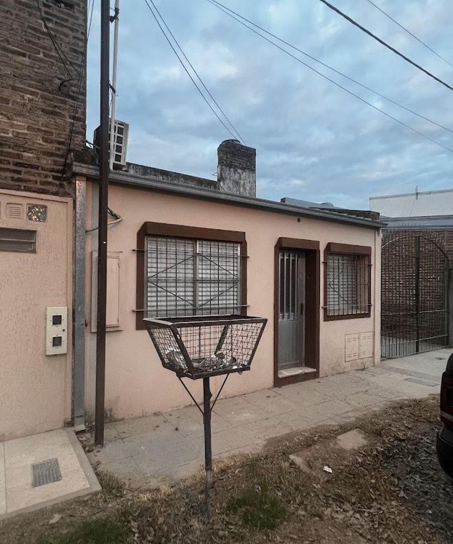 ALQUIER CASA AL FRENTE 2 dorm - ALBERTI 4958