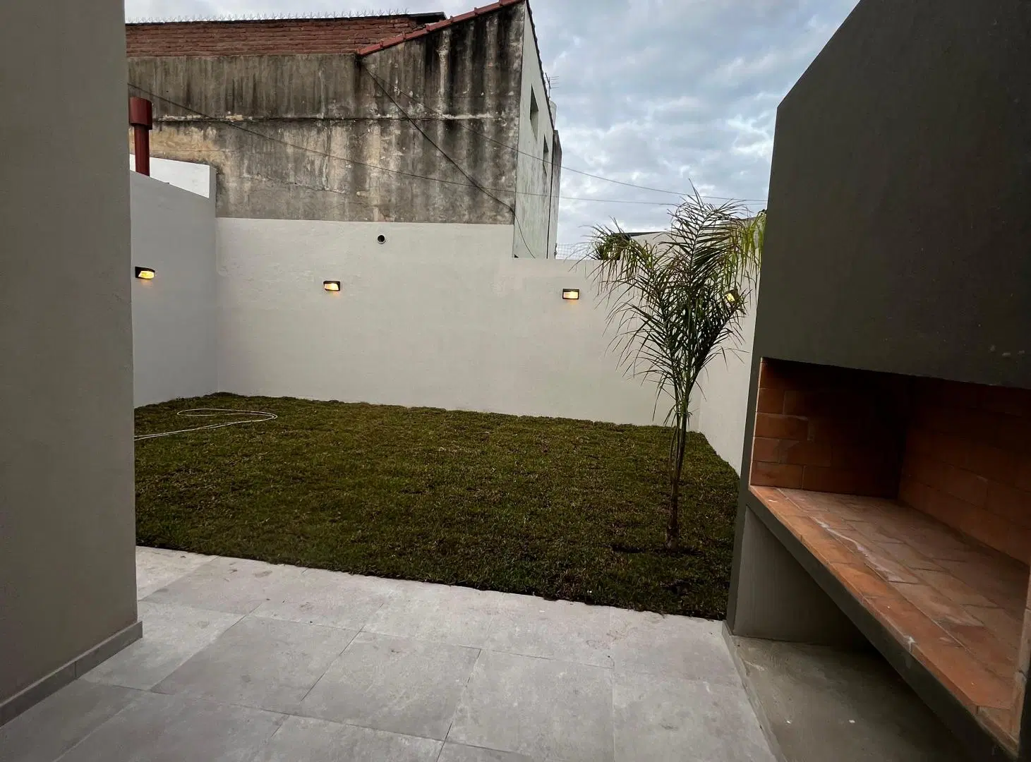 EXCEPCIONAL CASA A ESTRENAR EN BARRIO SARGENTO CABRAL 4