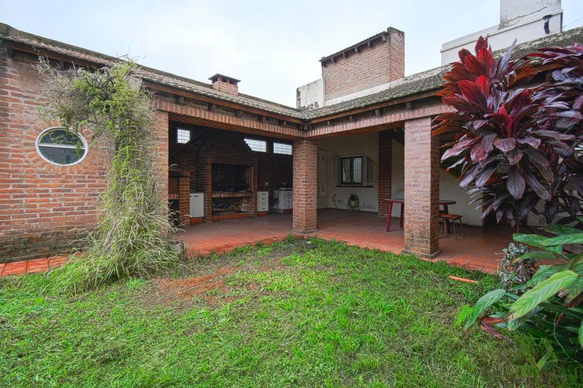 PH EN VENTA 4 AMBIENTES PARQUE AVELLANEDA, GRAN JARDIN, SIN EXPENSAS 2