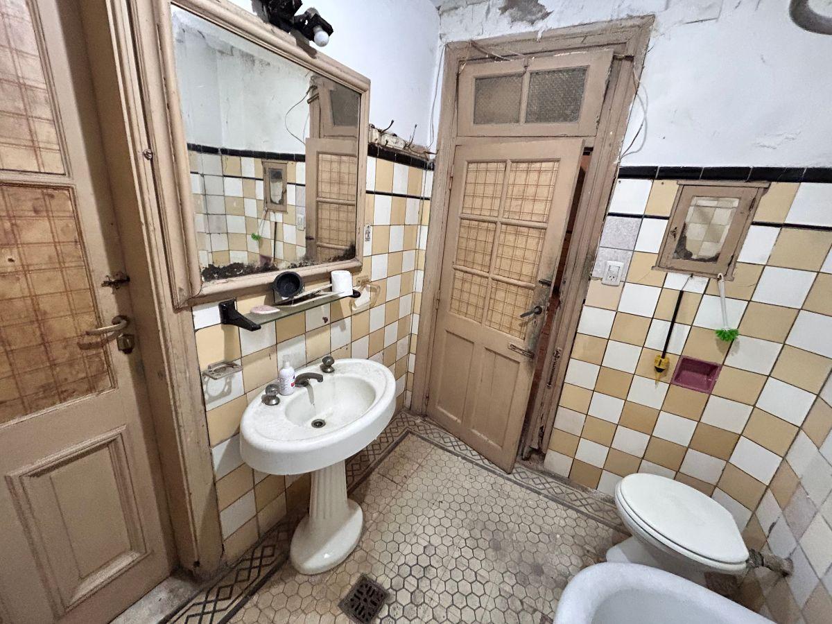 Foto de CASA EN VENTA 6 AMBIENTES PARQUE CHAS A REFACCIONAR, imagen 3