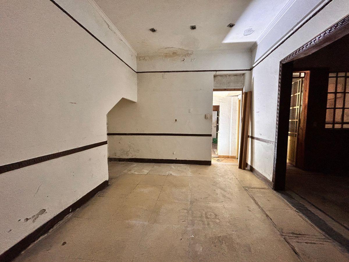 Foto de CASA EN VENTA 6 AMBIENTES PARQUE CHAS A REFACCIONAR, imagen 4