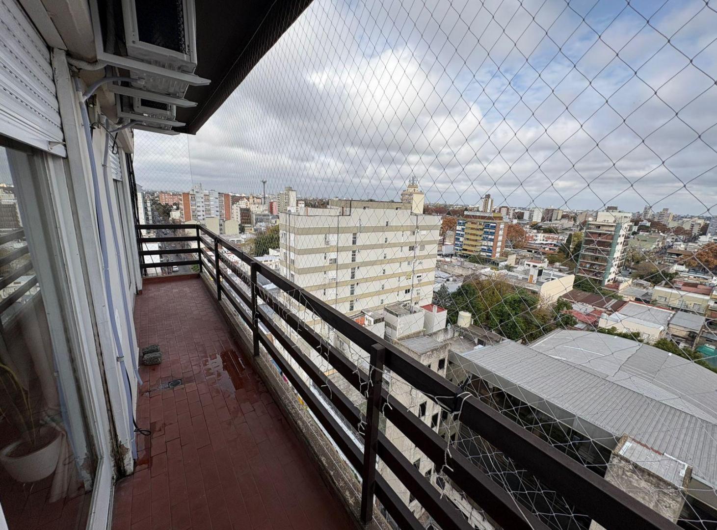 SEMIPISO 3 AMBIENTES Y MEDIO CON COCHERA | ÚLTIMO PISO | VISTA PANORÁMICA