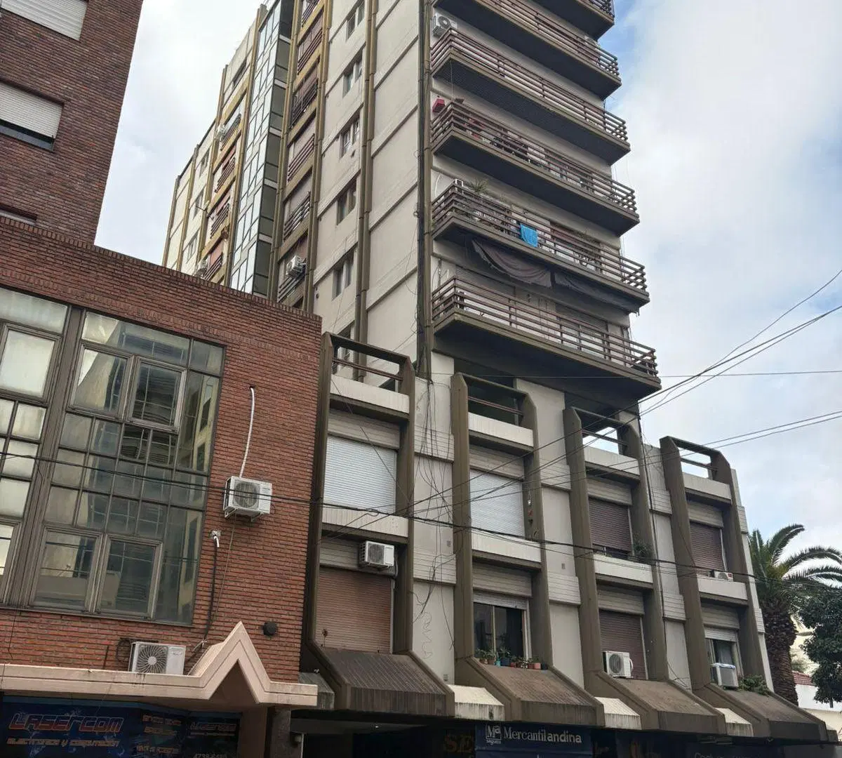 SEMIPISO 3 AMBIENTES Y MEDIO CON COCHERA | ÚLTIMO PISO | VISTA PANORÁMICA 2