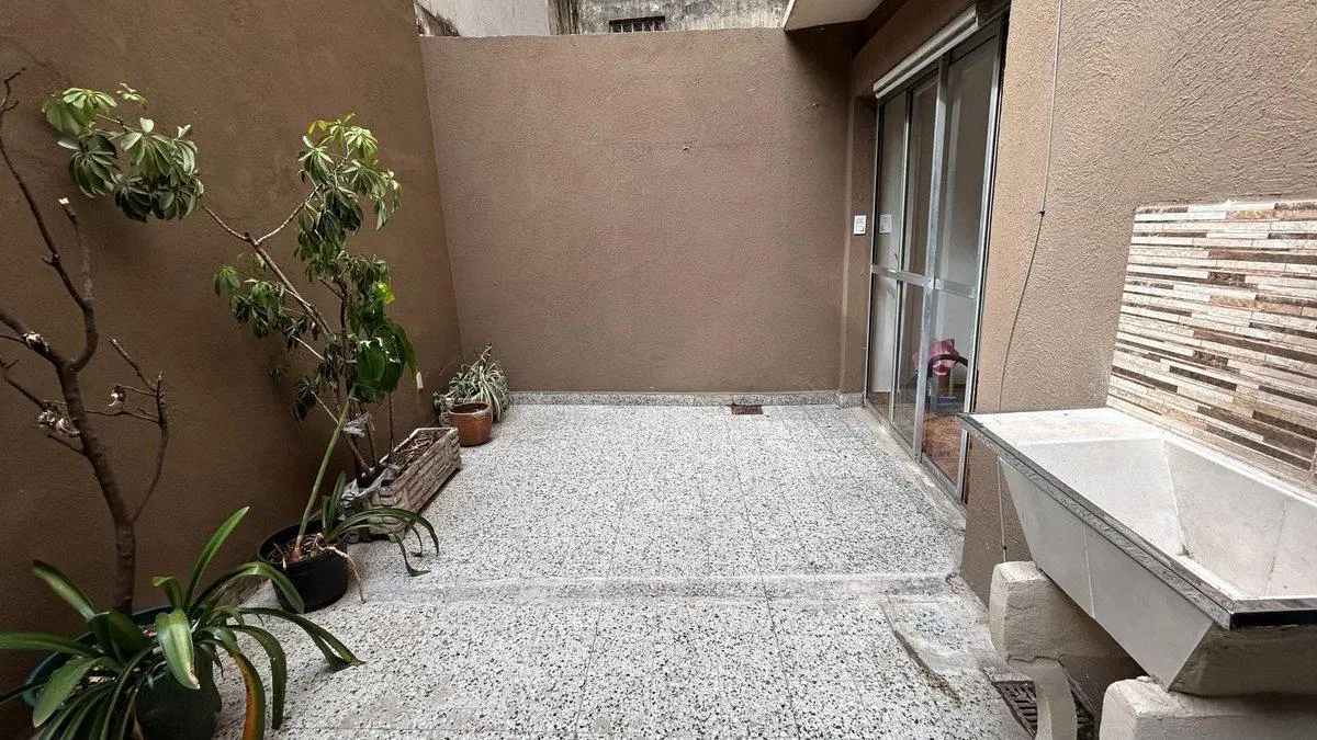 DEPARTAMENTO EN VENTA - ABASTO - 2 1/2 AMB + PATIO 5