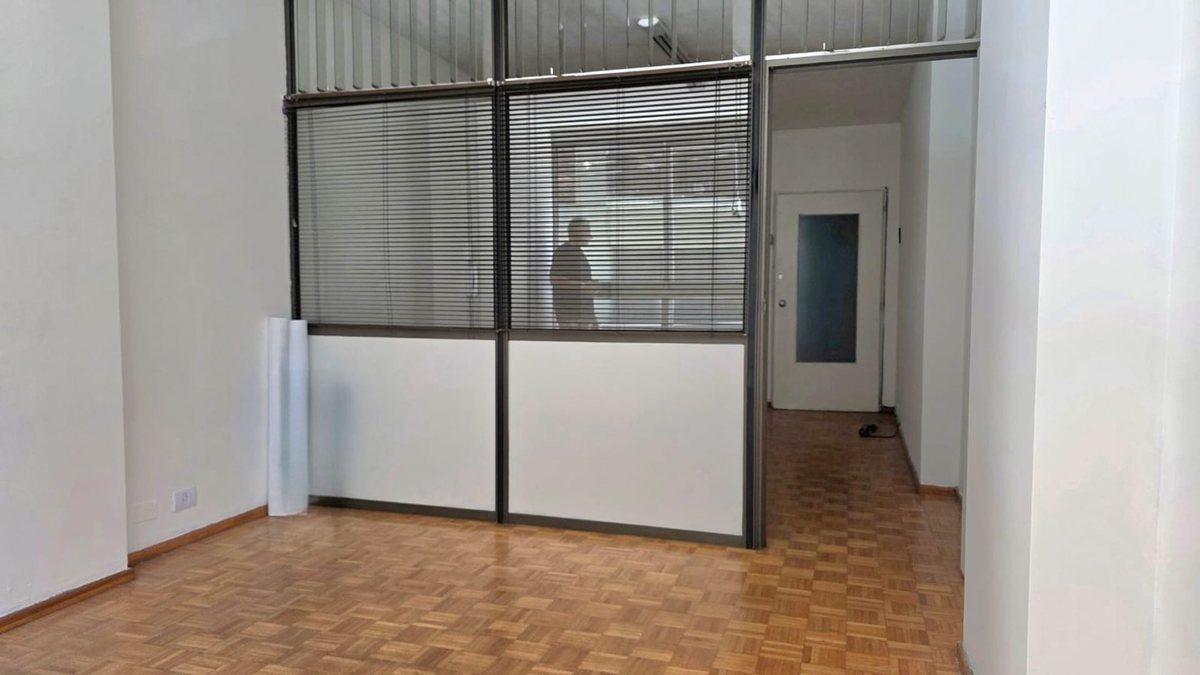 VENTA EXCELENTE OFICINA AL FRENTE EN SAN NICOLÁS