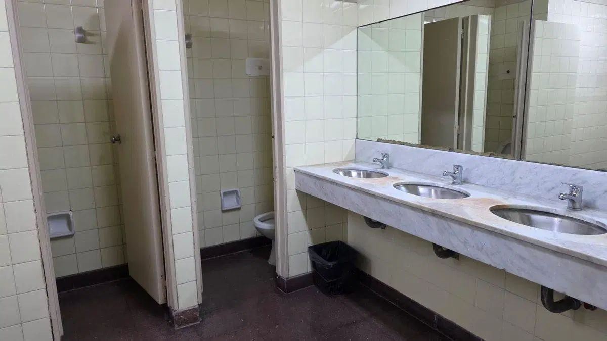 VENTA EXCELENTE OFICINA AL FRENTE EN SAN NICOLÁS 3