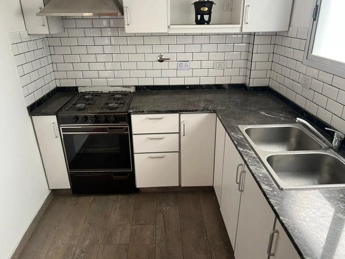 DEPTO SEMIPISO  3 1/2 AV. H. YRIGOYEN 3500 5