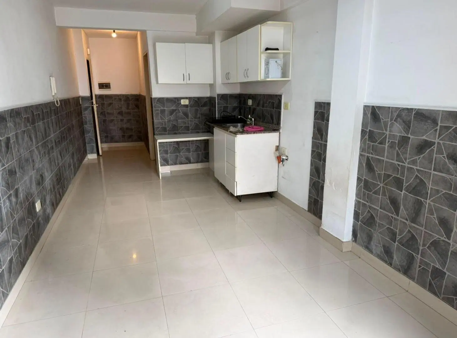 ALQUILER ALMAGRO MONOAMBIENTE CON BALCON FRENTE 2