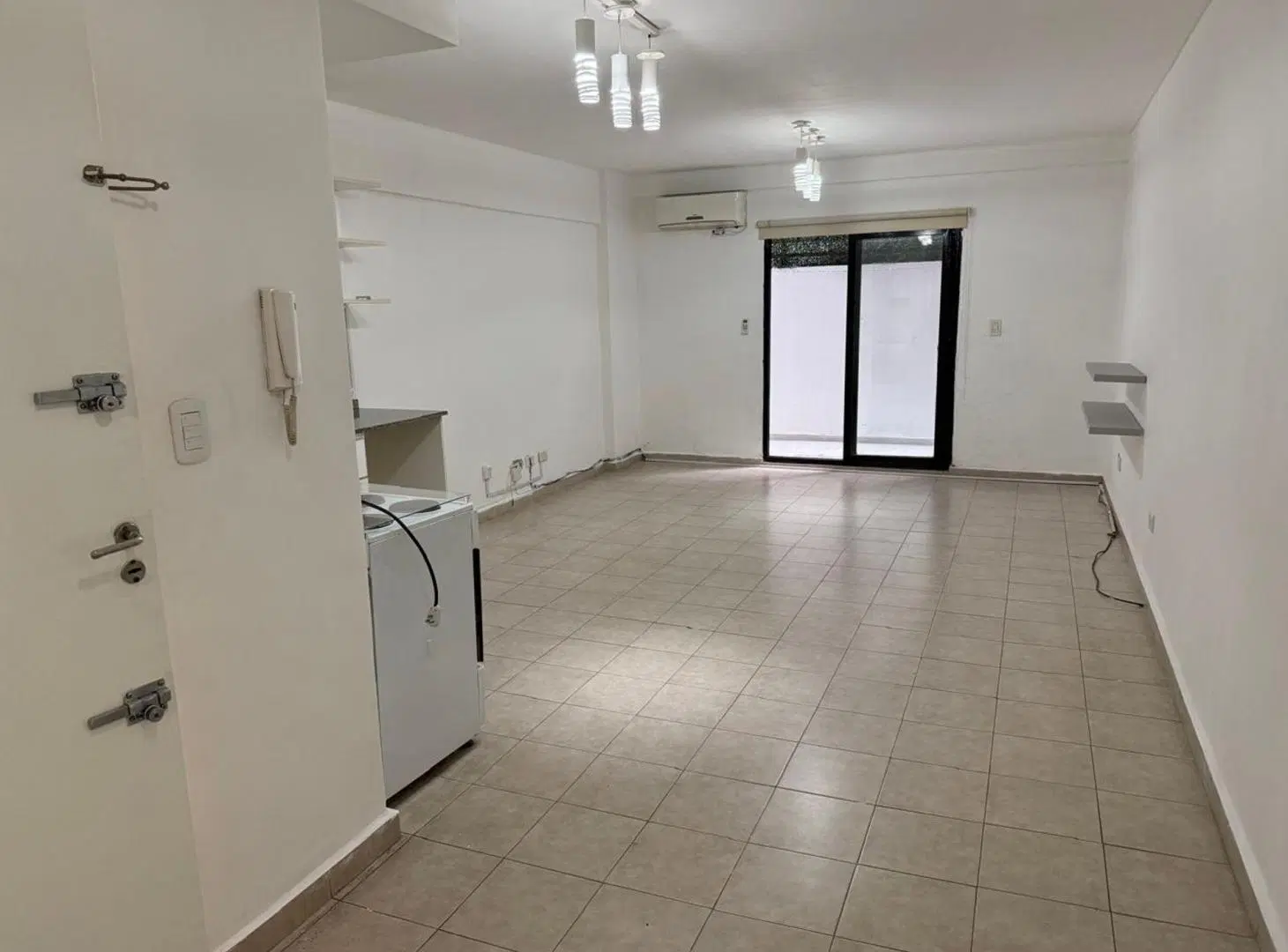 ALQUILER MONOAMBIENTE CON PATIO ALMAGRO 2