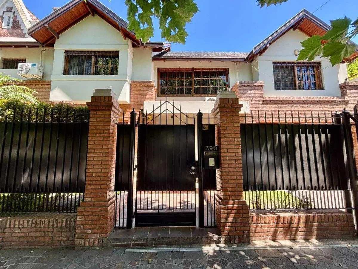 VENTA | CASA | 6 AMBIENTES | 4 COCHERAS | PILETA 3