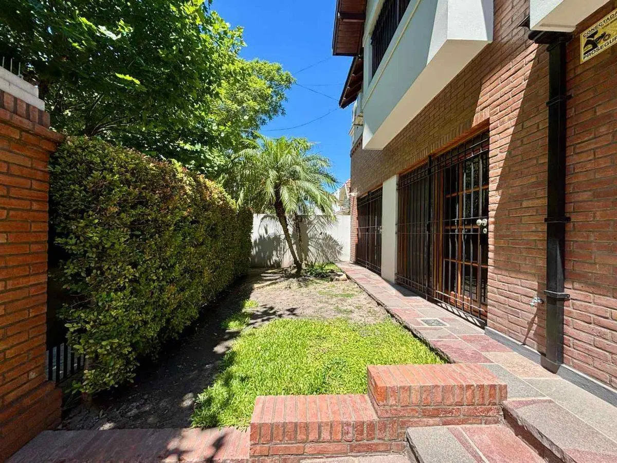 VENTA | CASA | 6 AMBIENTES | 4 COCHERAS | PILETA 2