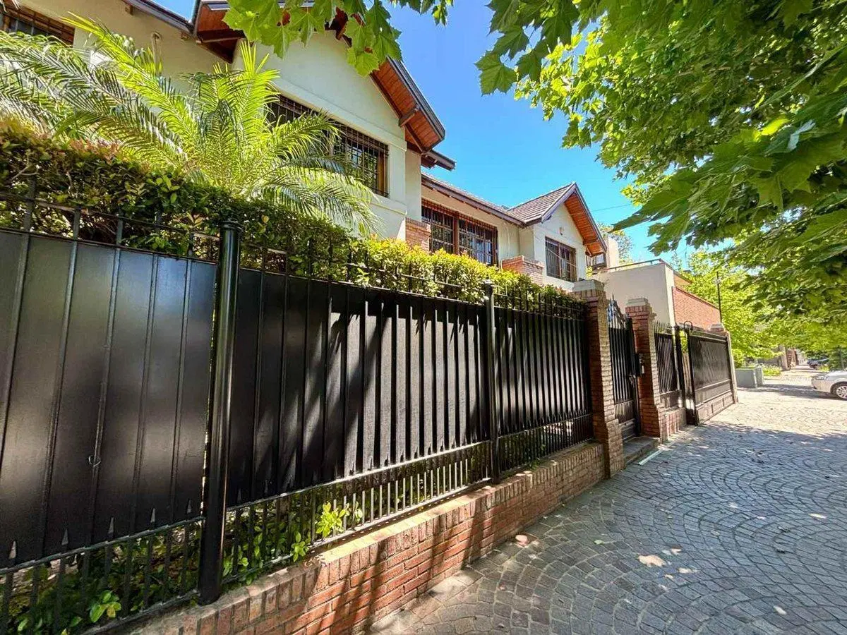 VENTA | CASA | 6 AMBIENTES | 4 COCHERAS | PILETA 4