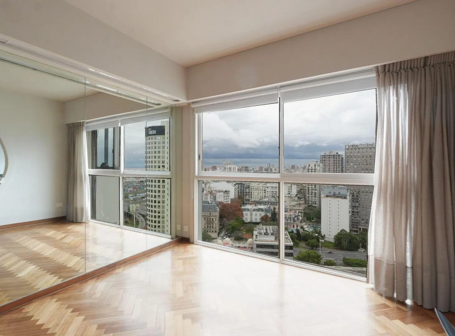 BELLO Y ELEGANTE 4 AMBIENTES-PISO 23- CON COCHERA 3