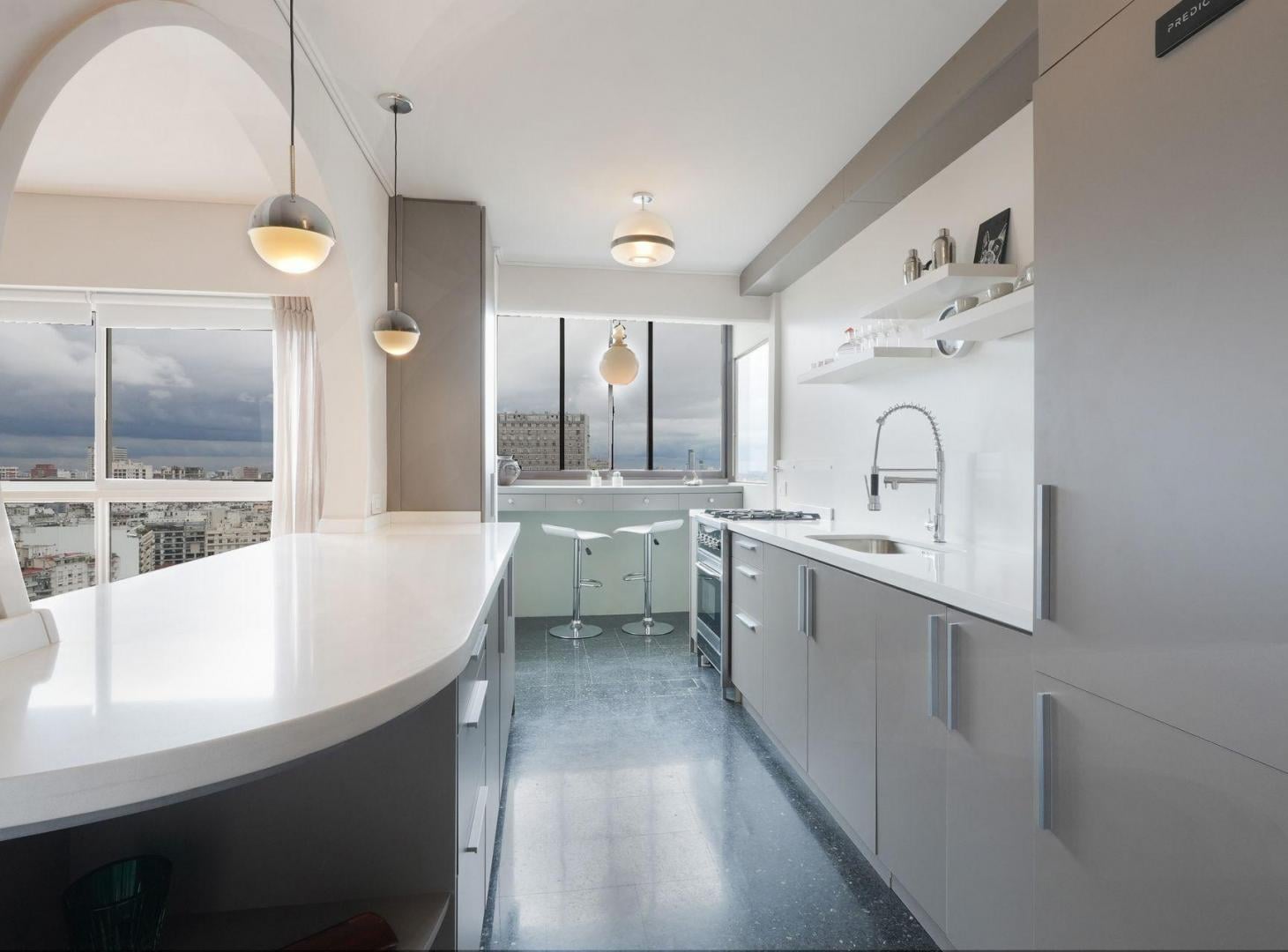 BELLO Y ELEGANTE 4 AMBIENTES-PISO 23- CON COCHERA