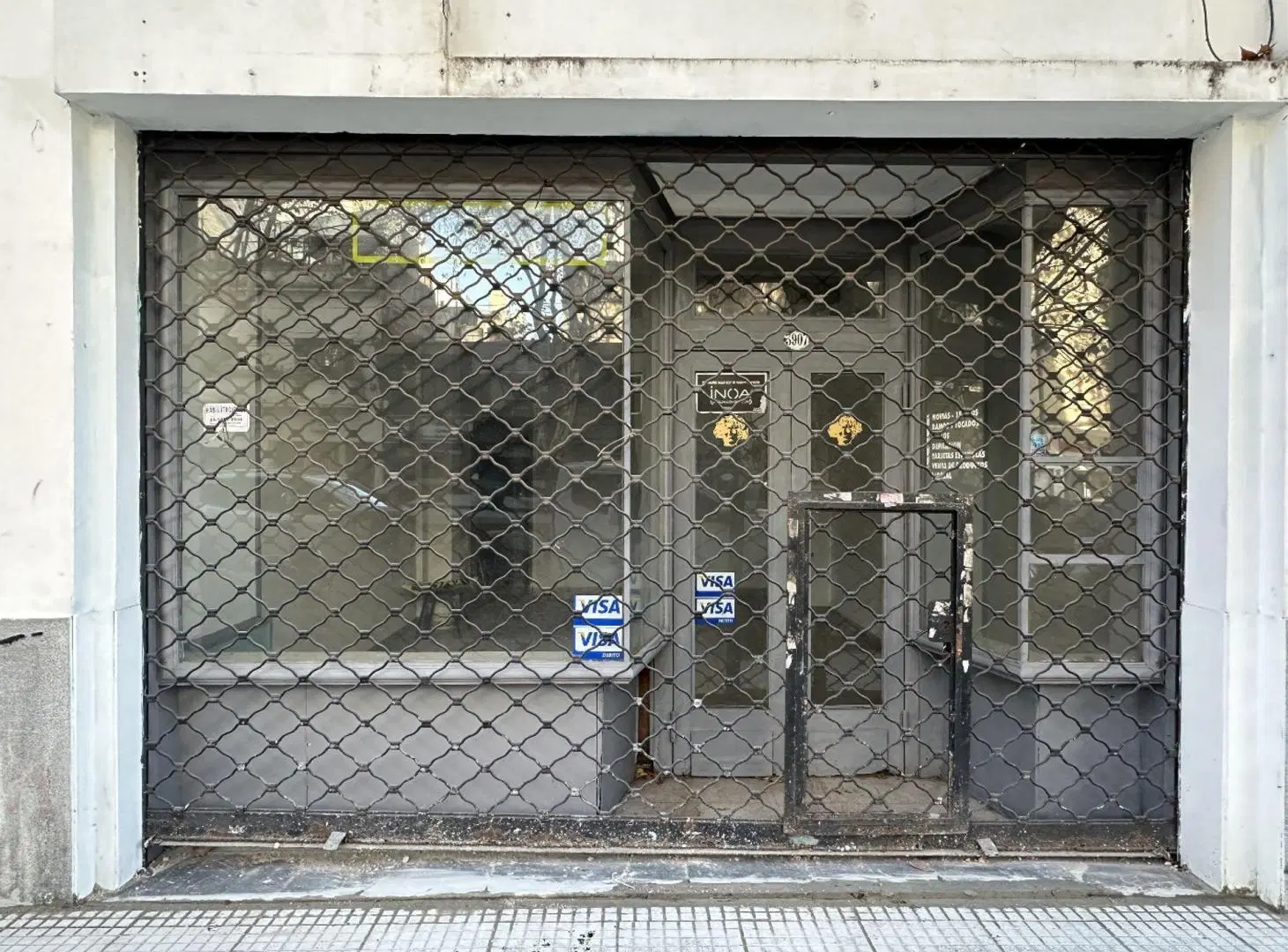 VENTA LOCAL AV. AVELLANEDA FLORES 4