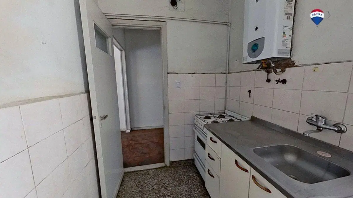 VENTA PH 2 AMBIENTES 1 PISO POR ESCALERA ALMAGRO 5