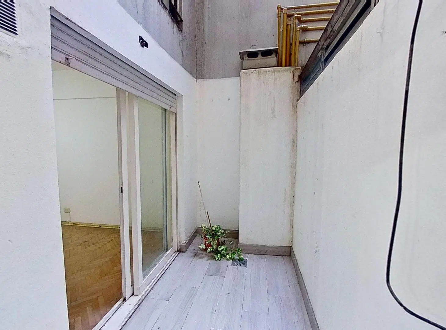 Venta de departamento 2 amb c/patio Apto Cred 3