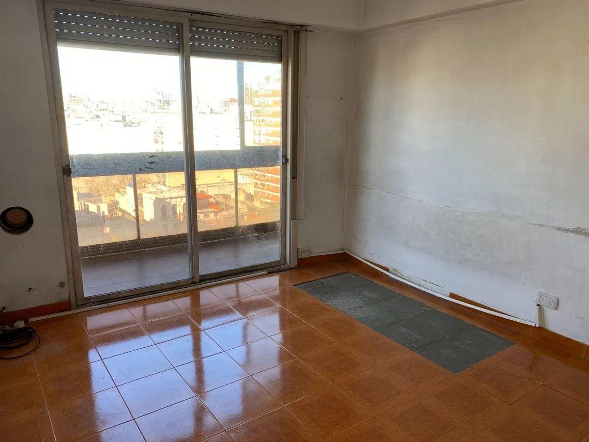 2 AMBIENTES SUPER LUMINOSO  10 METROS DE BALCON 4