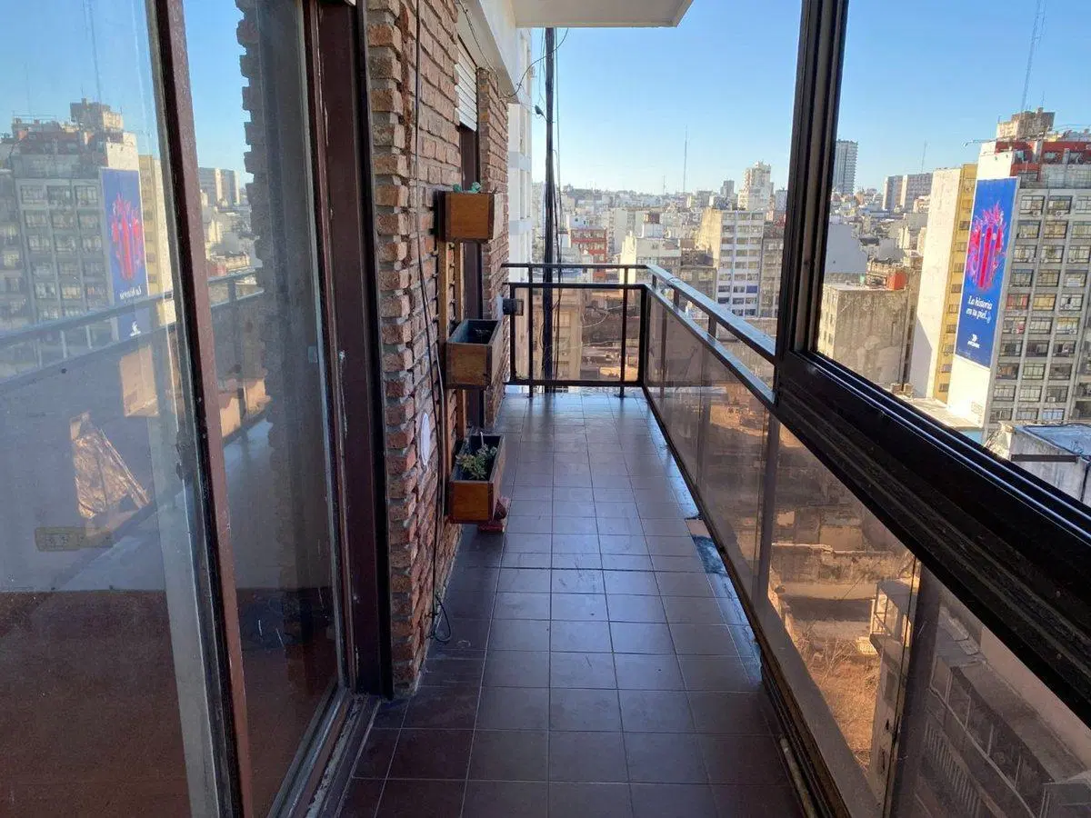 2 AMBIENTES SUPER LUMINOSO  10 METROS DE BALCON 5