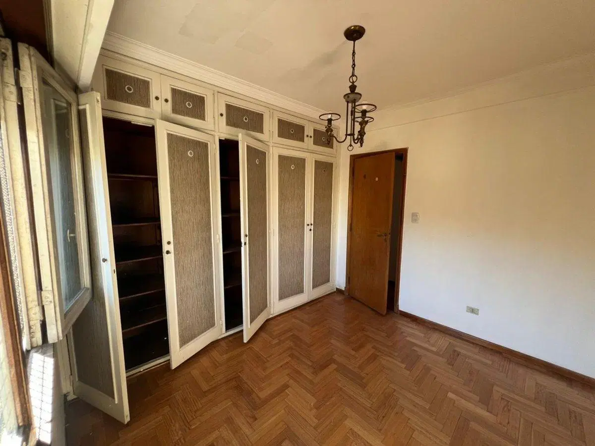 DEPTO SEMIPISO  3 1/2 AV. H. YRIGOYEN 3500 5