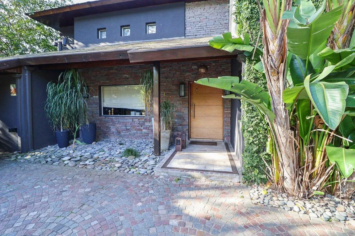 CASA BARRIO PRIVADO 6 AMBIENTES TERRAZA PILETA 2