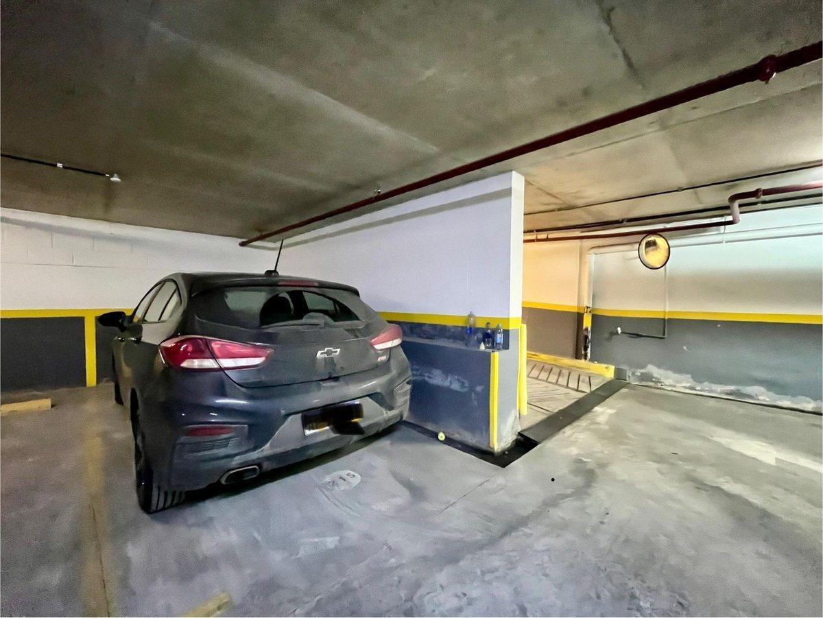 Foto de VENTA COCHERA AV CORRIENTES 3800 ALMAGRO, imagen 1