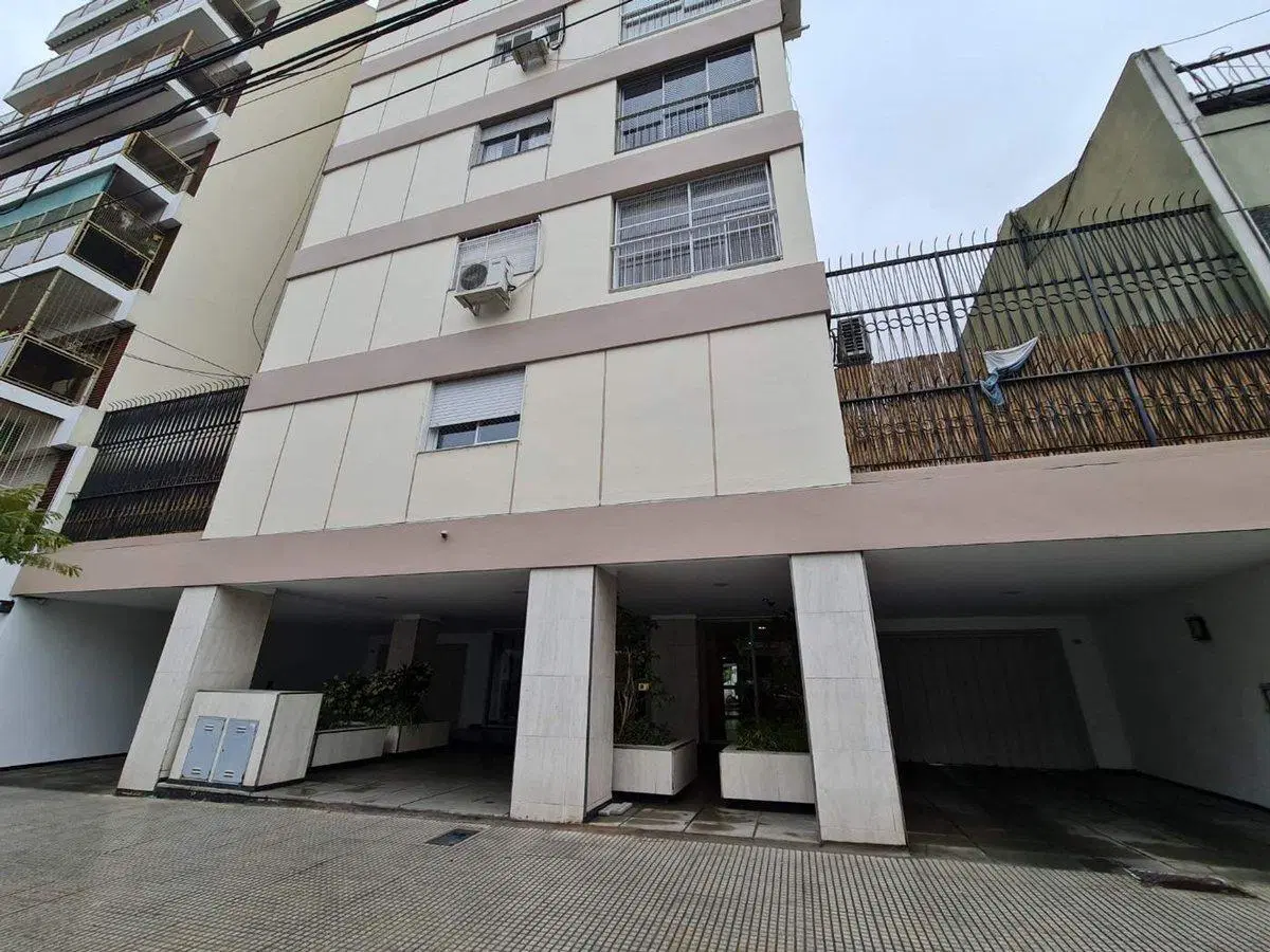 VENTA AMPLIO SEMIPISO BELGRANO 5 AMBIENTES COCHERA 2