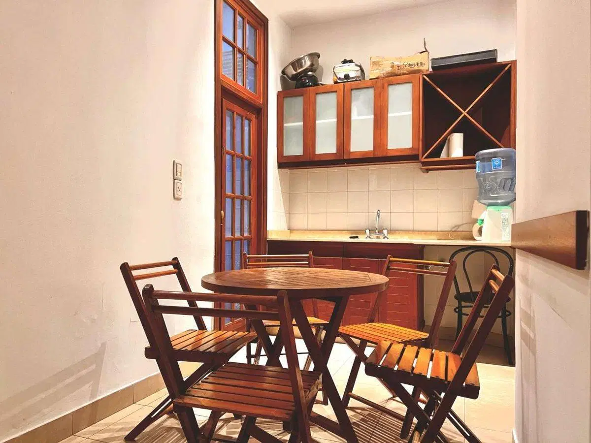 Departamento 3 ambientes frente a plaza San Martin 5