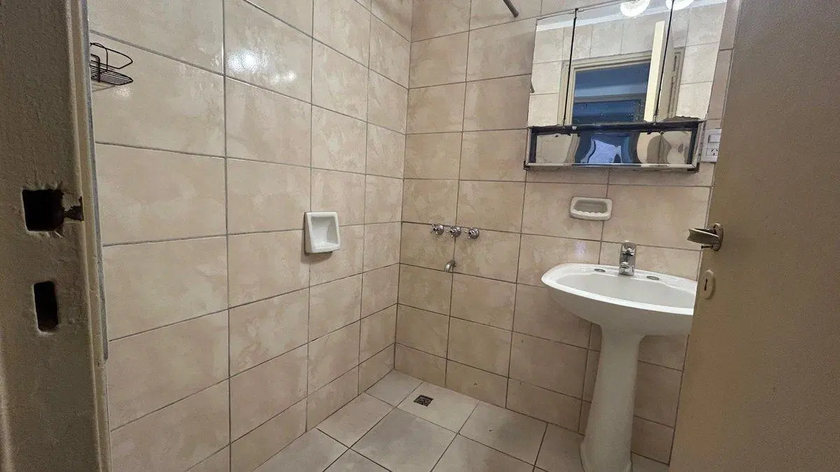 DEPARTAMENTO EN VENTA - ABASTO - 2 1/2 AMB + PATIO 5