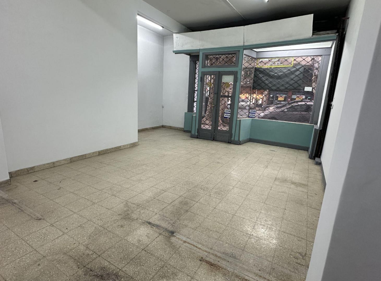Foto de VENTA LOCAL AV. AVELLANEDA FLORES, imagen 3
