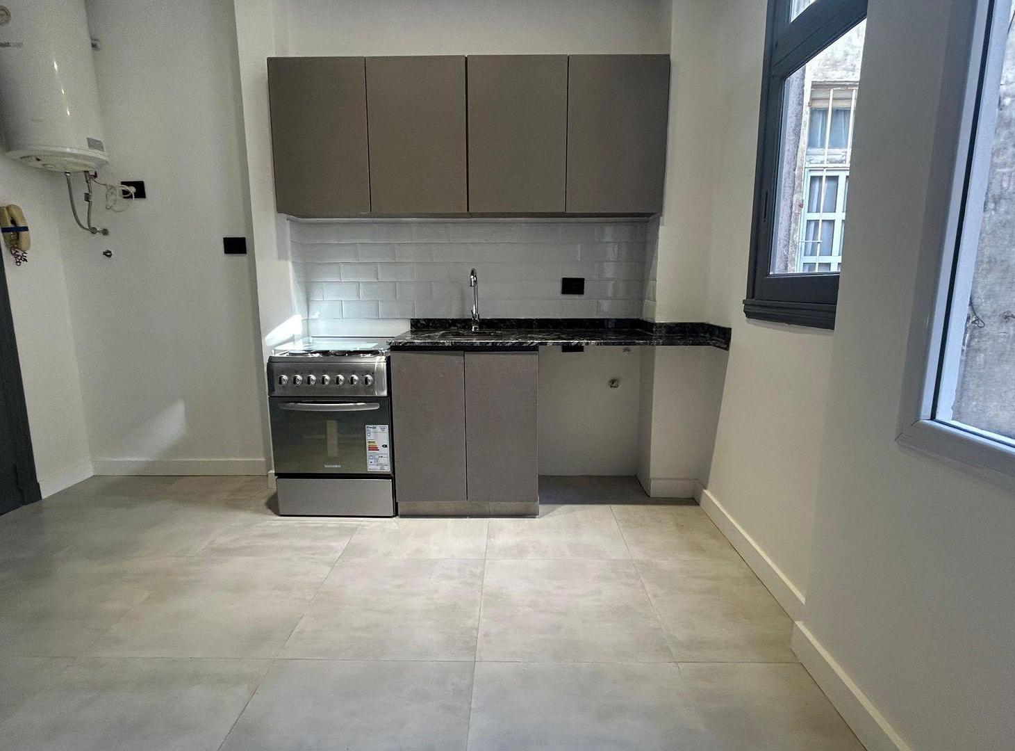 Foto de VENTA PH 2 AMBIENTES A NUEVO -ALMAGRO- APTO CRED, imagen 1