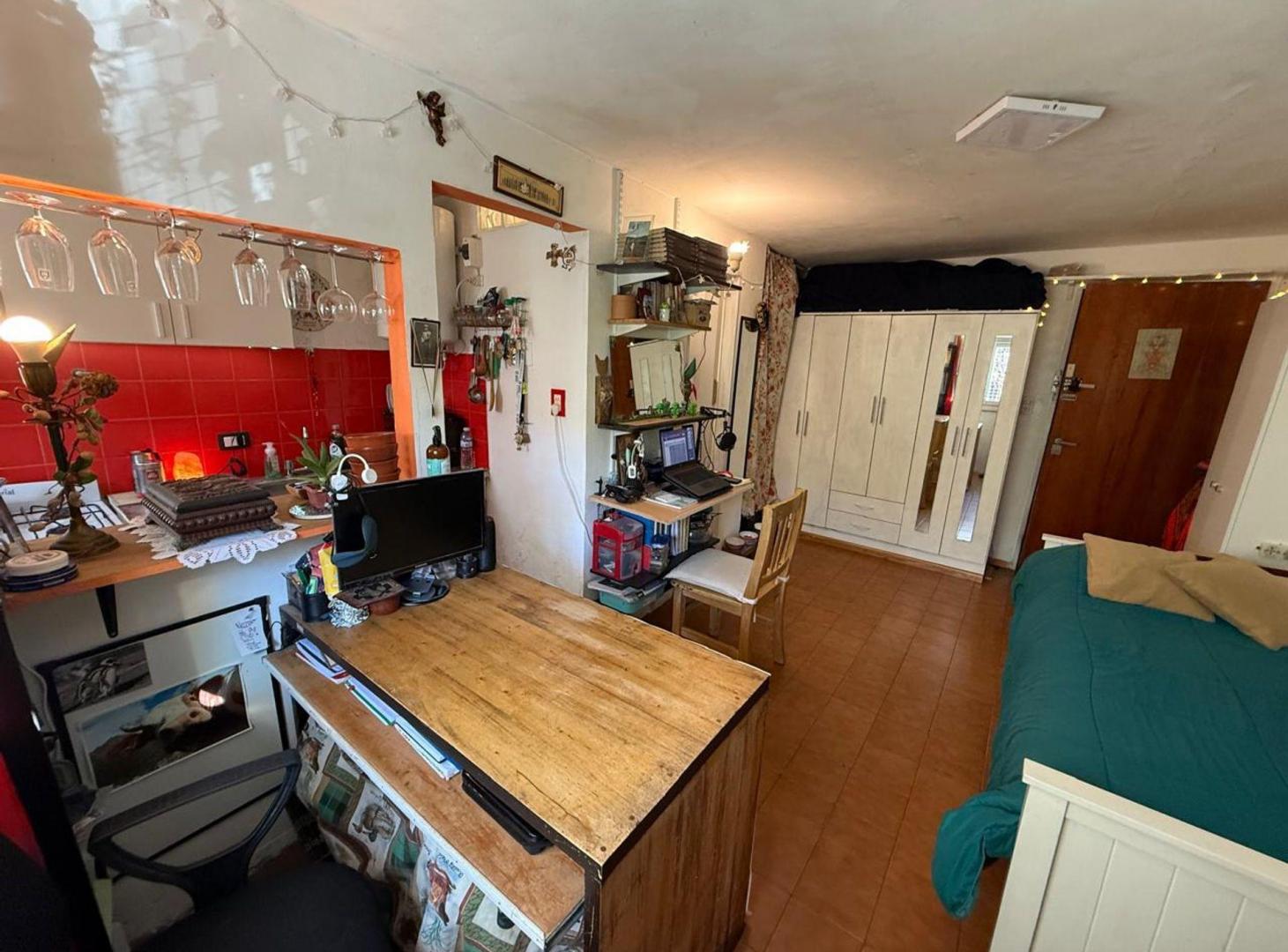 Foto de VENTA MONOAMBIENTE ALMAGRO FRENTE 1 PISO ESCALERA, imagen 2