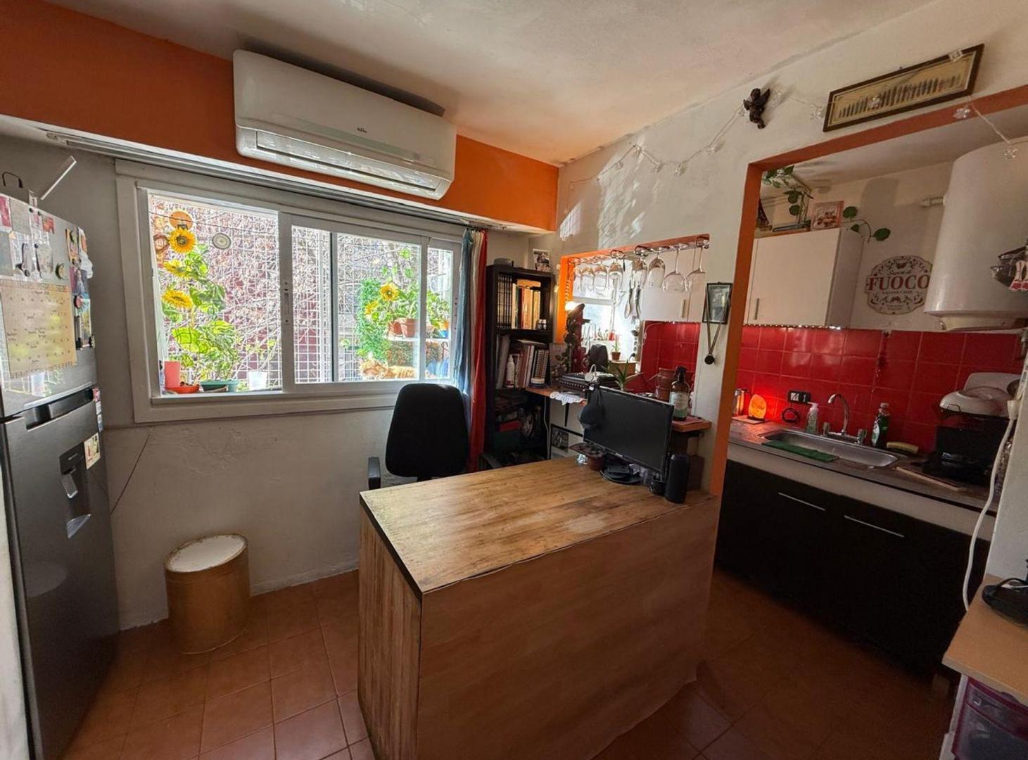 Foto de VENTA MONOAMBIENTE ALMAGRO FRENTE 1 PISO ESCALERA, imagen 3