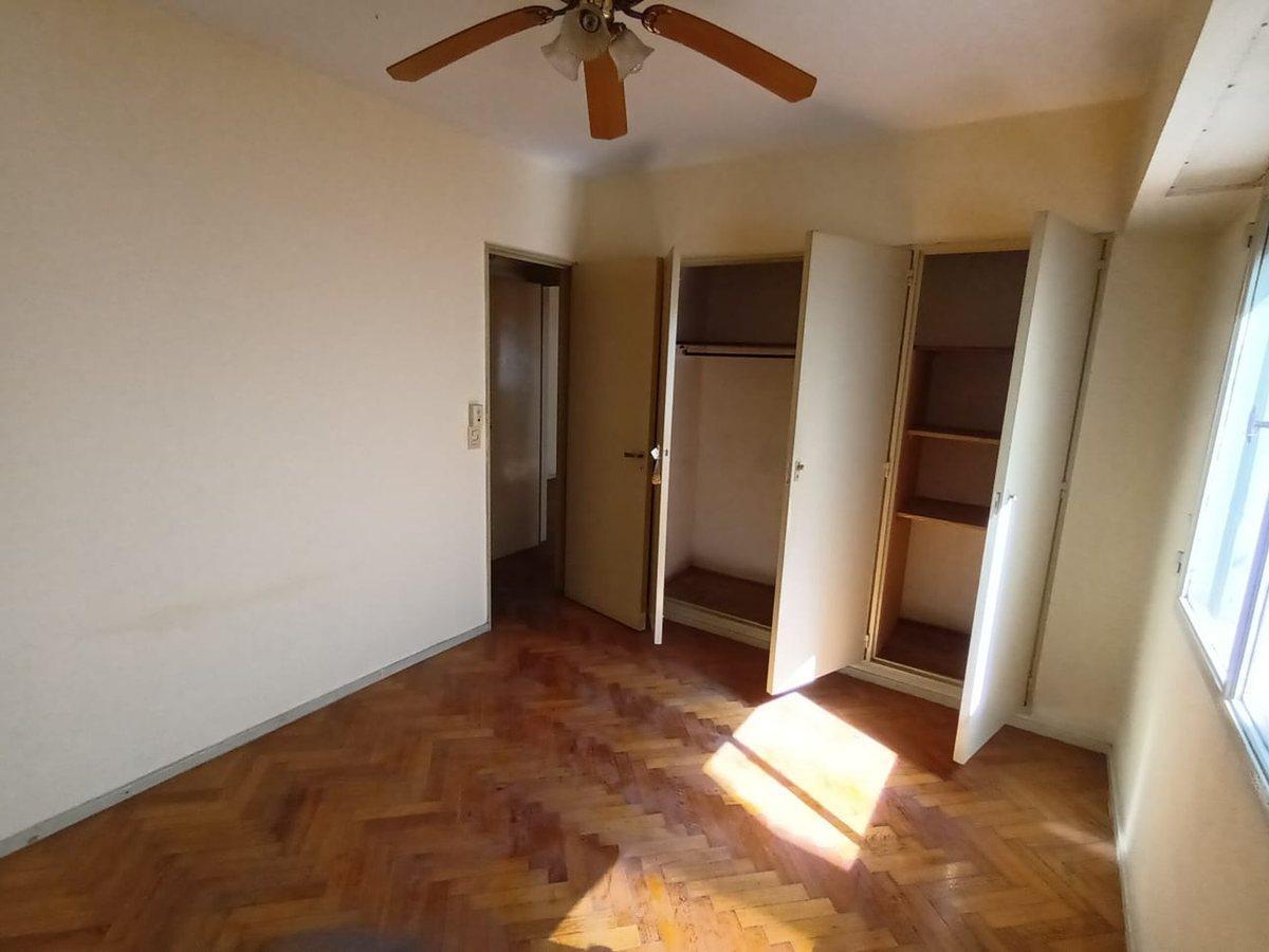 Foto de VENTA DEPARTAMENTO 3 AMBIENTES REFACCIONAR ALMAGRO, imagen 3