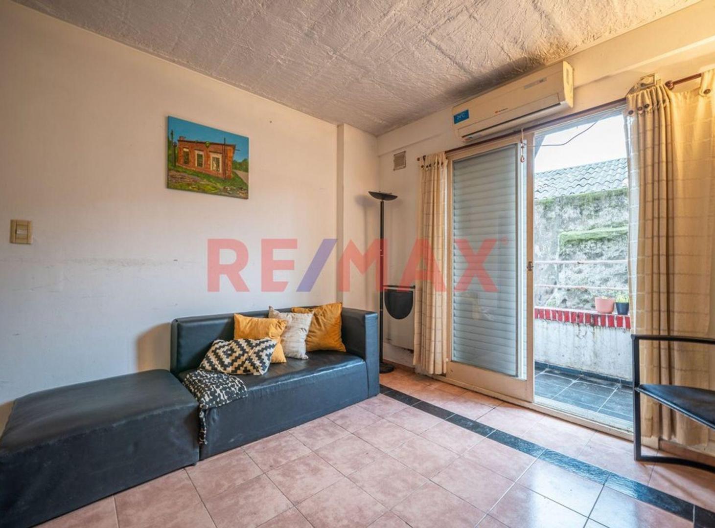 Foto de VENTA 2 AMBIENTES CON PILETA BALCON HTAL GARRAHAN, imagen 1