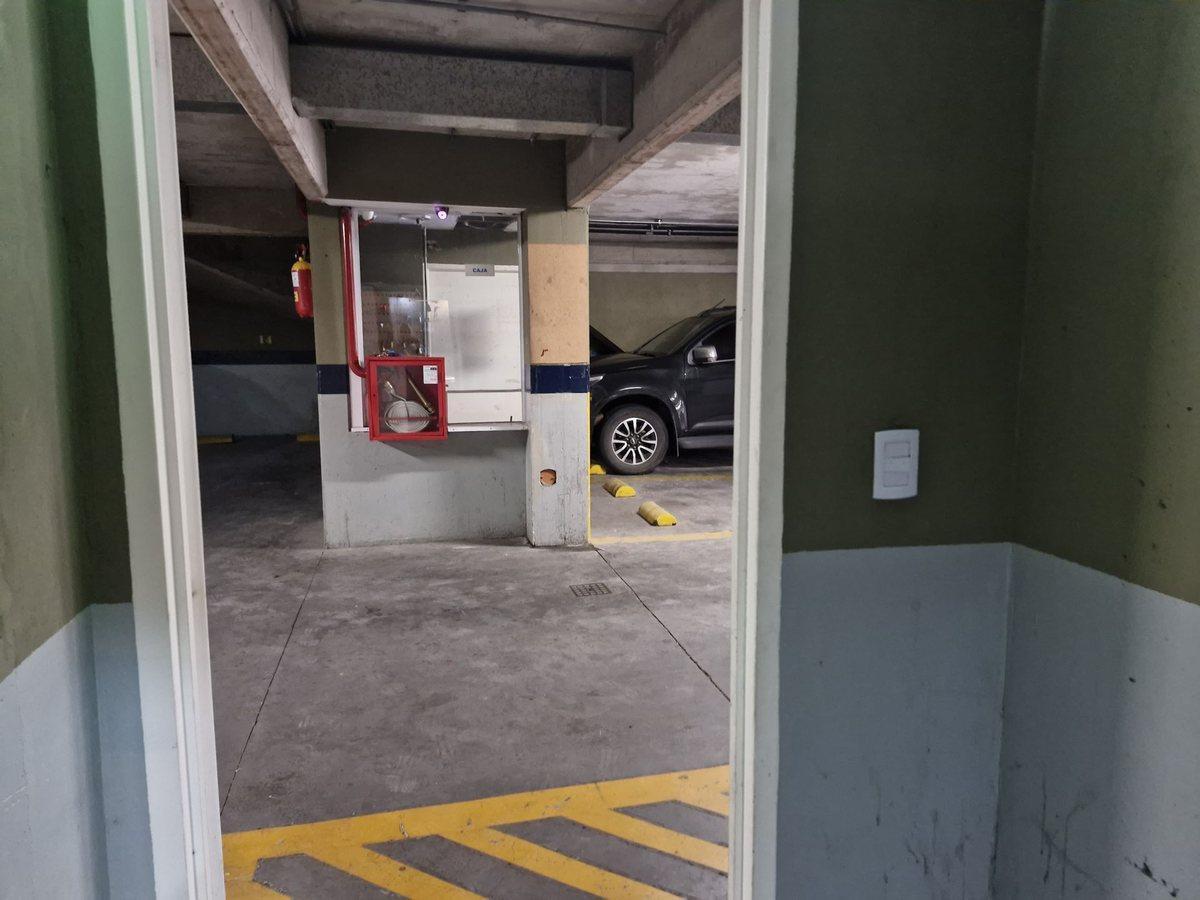 Foto de VENTA COCHERA EN EDIFICIO EXCLUSIVO EN BALVANERA, imagen 1