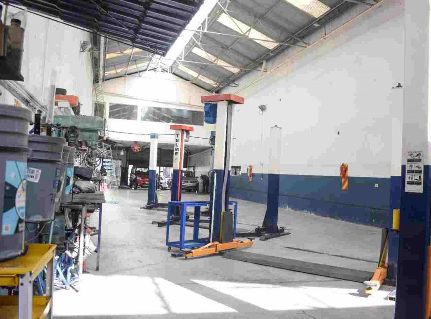 Foto de VENTA Galpón/Taller Mecánico y Oficinas en ALMAGRO, imagen 1