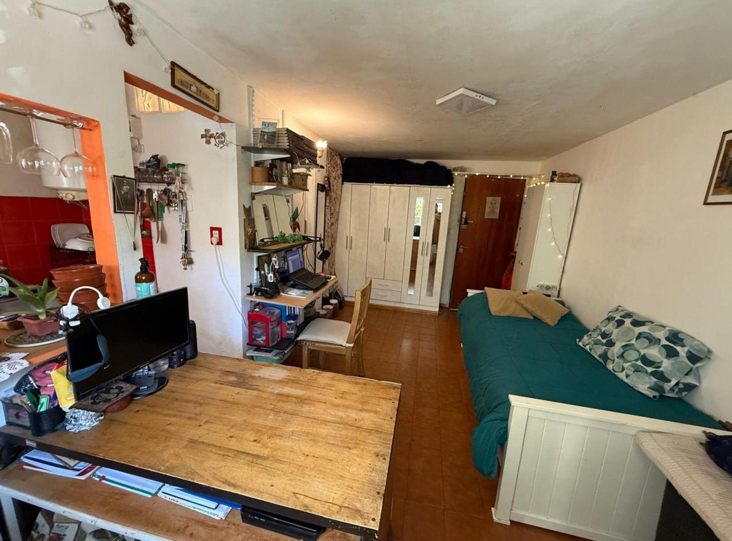 Foto de VENTA MONOAMBIENTE ALMAGRO FRENTE 1 PISO ESCALERA, imagen 4