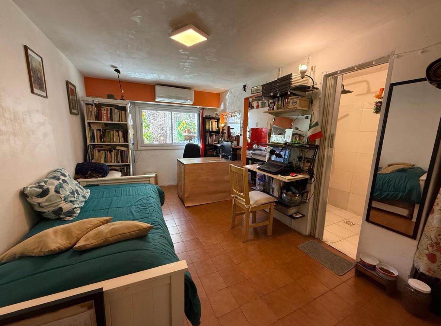 Foto de VENTA MONOAMBIENTE ALMAGRO FRENTE 1 PISO ESCALERA, imagen 2
