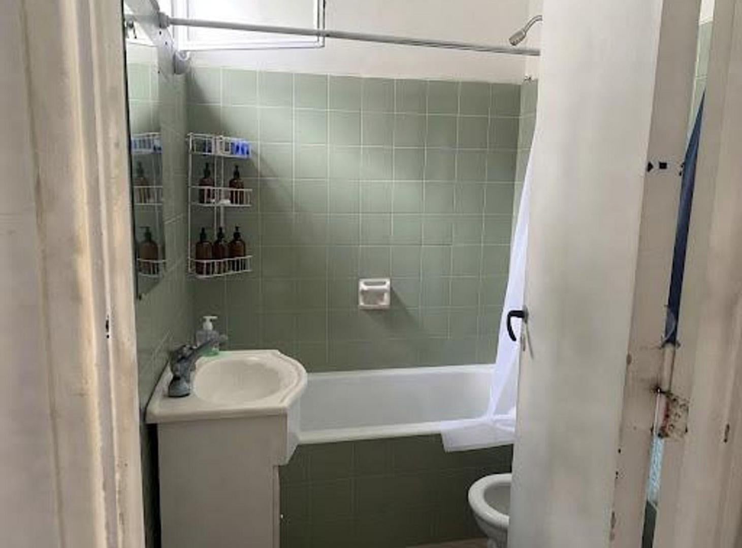 Foto de IDEAL INVERSION! 63.500! 2 AMBIENTES ZONA ABASTO!, imagen 5