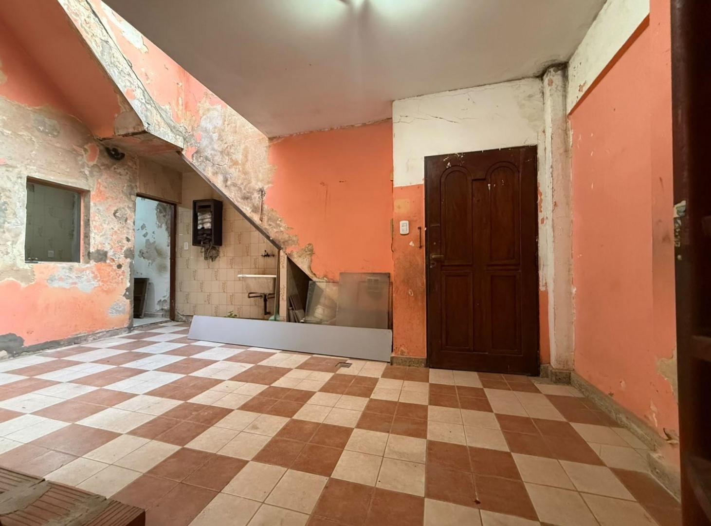 Foto de VENTA PH 3 AMB PARQUE CHACABUCO A RECICLAR TERRAZA, imagen 2